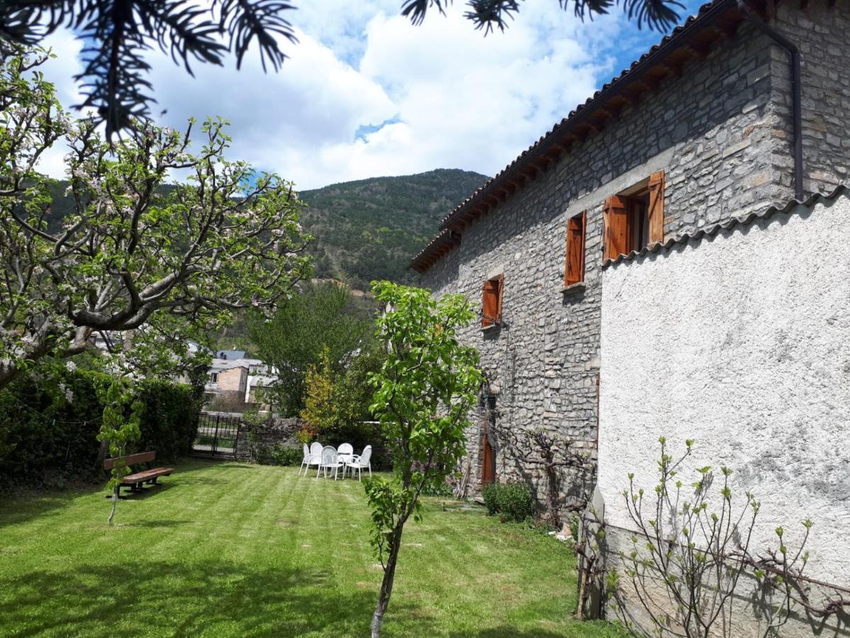 Cirjuana, Casa En El Centro Con Agradable Jardin Y Barbacoa By Pirineos 360 Villa Биескас Екстериор снимка