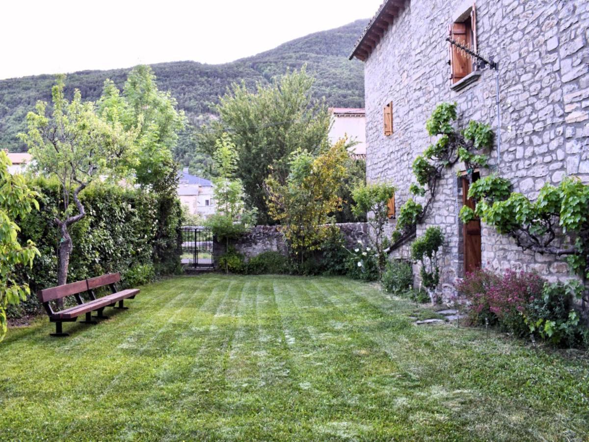 Cirjuana, Casa En El Centro Con Agradable Jardin Y Barbacoa By Pirineos 360 Villa Биескас Екстериор снимка
