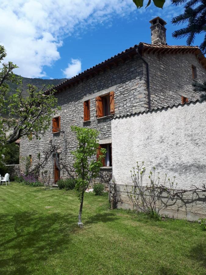 Cirjuana, Casa En El Centro Con Agradable Jardin Y Barbacoa By Pirineos 360 Villa Биескас Екстериор снимка