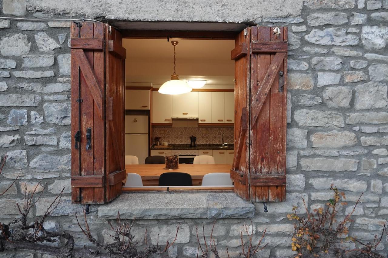 Cirjuana, Casa En El Centro Con Agradable Jardin Y Barbacoa By Pirineos 360 Villa Биескас Екстериор снимка