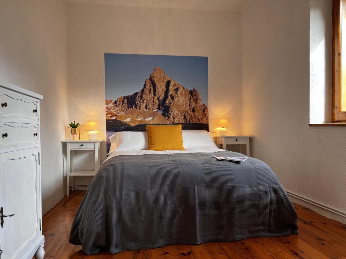Cirjuana, Casa En El Centro Con Agradable Jardin Y Barbacoa By Pirineos 360 Villa Биескас Екстериор снимка