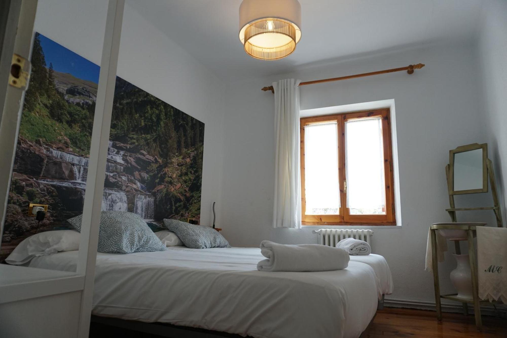Cirjuana, Casa En El Centro Con Agradable Jardin Y Barbacoa By Pirineos 360 Villa Биескас Екстериор снимка