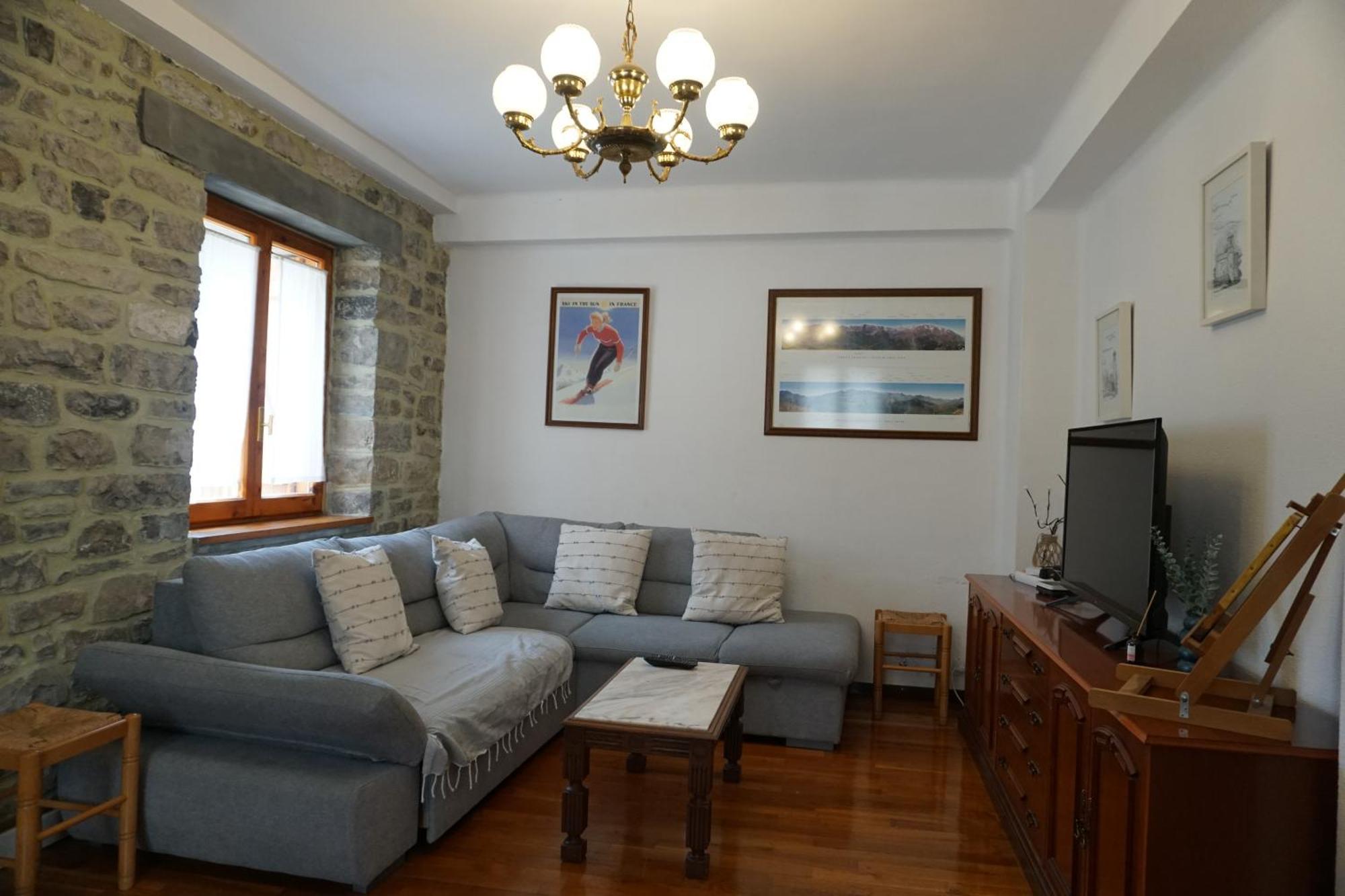 Cirjuana, Casa En El Centro Con Agradable Jardin Y Barbacoa By Pirineos 360 Villa Биескас Екстериор снимка