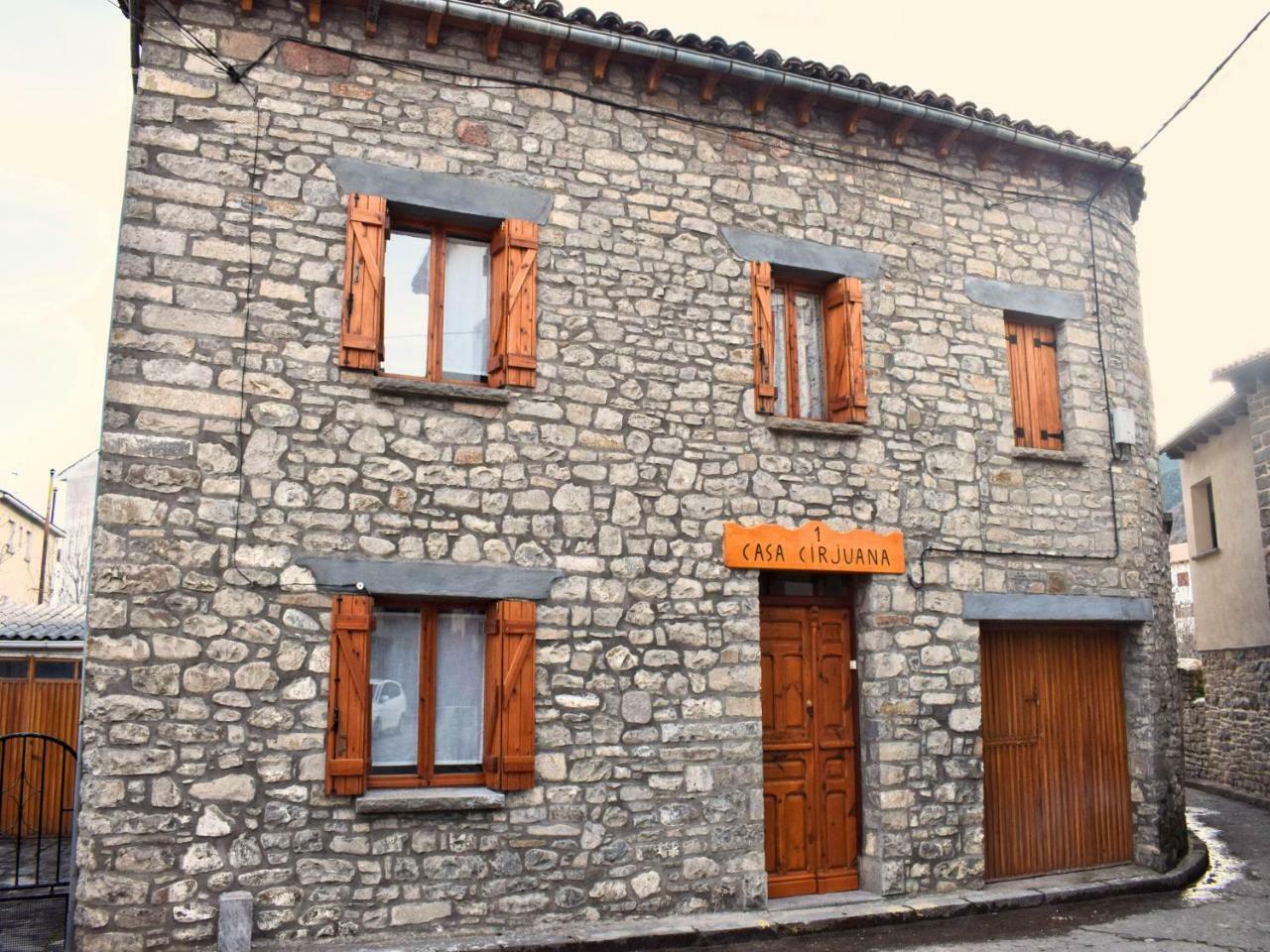 Cirjuana, Casa En El Centro Con Agradable Jardin Y Barbacoa By Pirineos 360 Villa Биескас Екстериор снимка